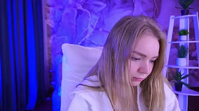 Snapshot of EmilySunshineS chatting on November 10, 7:07 am EmilySunshineS online show from November 10, 7:07 am