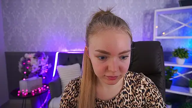 Snapshot of EmilySunshineS chatting on November 15, 2:46 pm EmilySunshineS online show from November 15, 2:46 pm