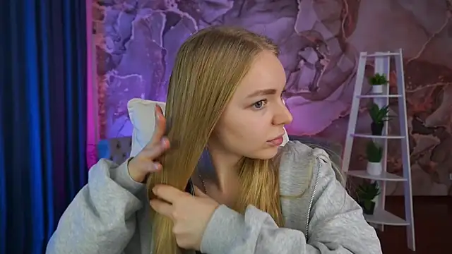 Snapshot of EmilySunshineS chatting on November 26, 7:20 am EmilySunshineS online show from November 26, 7:20 am