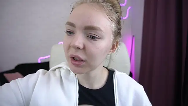 Snapshot of EmilySunshineS chatting on November 29, 1:47 pm EmilySunshineS online show from November 29, 1:47 pm