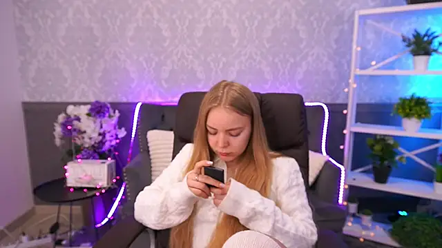 Snapshot of EmilySunshineS chatting on November 30, 6:39 am EmilySunshineS online show from November 30, 6:39 am