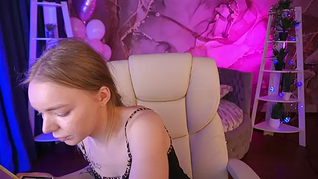 EmilySunshineS online show from February 18, 7:15 am