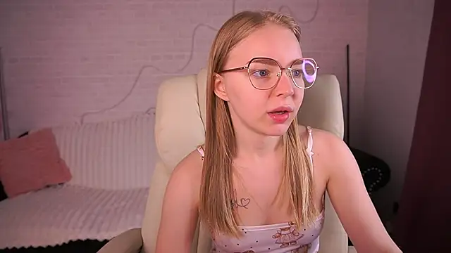 EmilySunshineS online show from March 17, 7:01 am