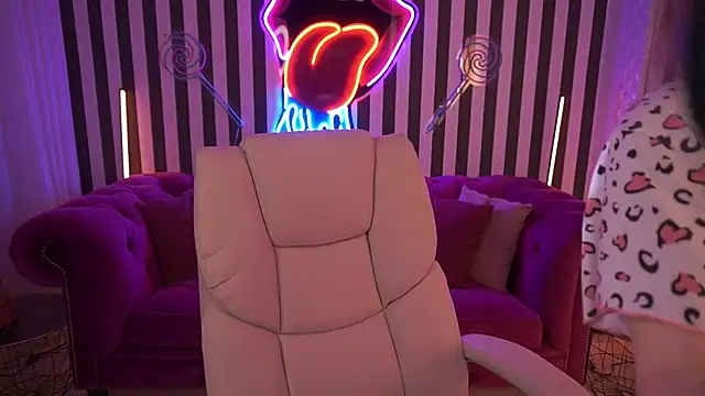 EmilySunshineS online show from April 28, 5:56 am