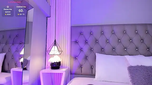 Snapshot of VioletthaRous chatting on June 26, 11:09 pm VioletthaRous online show from June 26, 11:09 pm