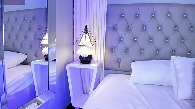 Snapshot of VioletthaRous chatting on July 14, 10:37 pm VioletthaRous online show from July 14, 10:37 pm