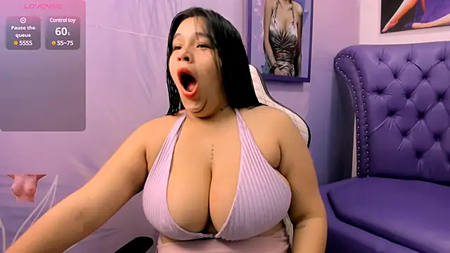 Snapshot of emma__milk_ chatting on February 22, 11:24 am emma  milk  online show from February 22, 11:24 am