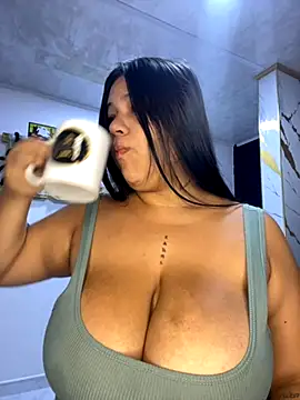 Snapshot of emma__milk_ chatting on October 24, 11:39 am emma  milk  online show from October 24, 11:39 am