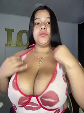 Snapshot of emma__milk_ chatting on November 27, 11:45 am emma milk online show from November 27, 11:45 am