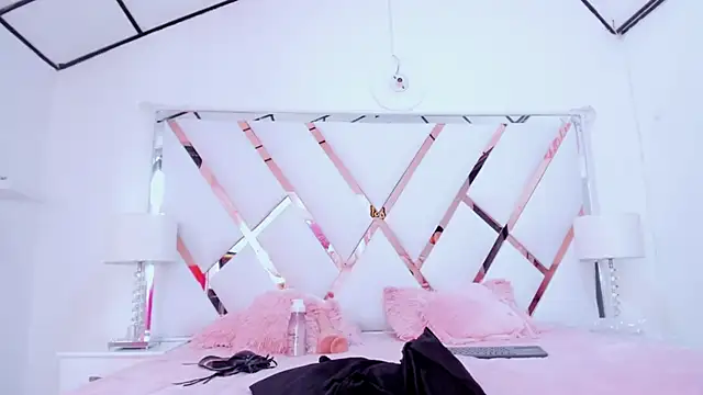 Snapshot of naughty__sara chatting on February 8, 6:01 pm naughty  sara online show from February 8, 6:01 pm