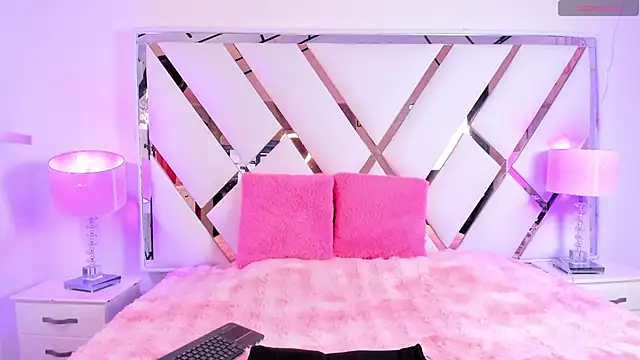 Snapshot of naughty__sara chatting on November 22, 11:42 am naughty sara online show from November 22, 11:42 am