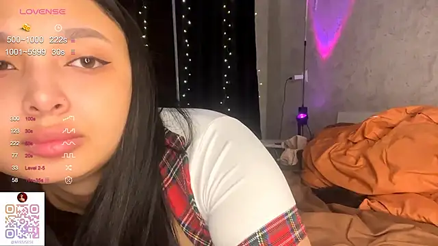 Snapshot of UdeleBarns chatting on December 17, 3:29 pm UdeleBarns online show from December 17, 3:29 pm