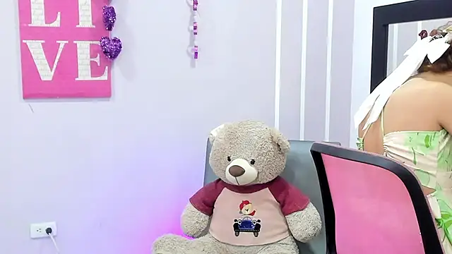 Snapshot of Andy_Gamboa chatting on February 24, 11:43 am Andy Gamboa online show from February 24, 11:43 am