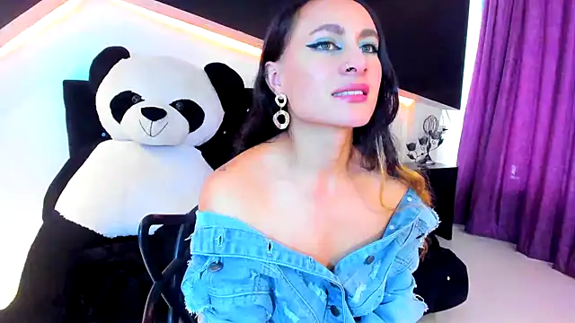 Coral Gibson online show from February 12, 6:51 pm