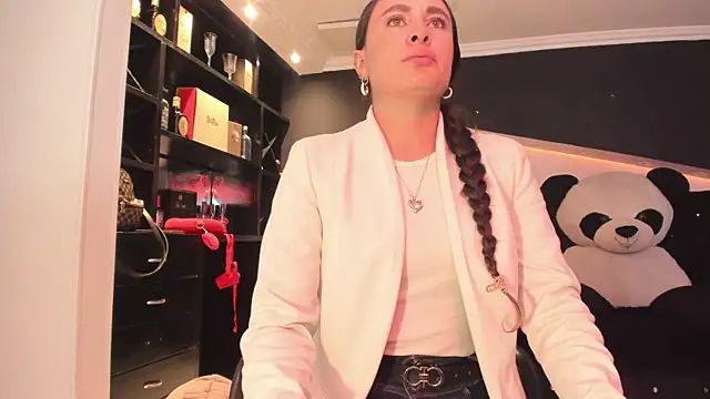 Coral Gibson online show from July 17, 2:24 pm