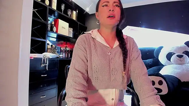 Coral Gibson online show from July 29, 1:09 pm