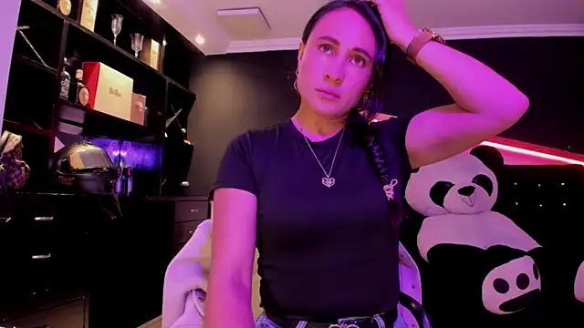 Coral Gibson online show from August 4, 2:08 pm