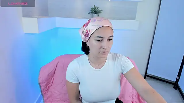 Snapshot of ScarlettWet9 chatting on December 16, 9:14 am ScarlettWet9 online show from December 16, 9:14 am