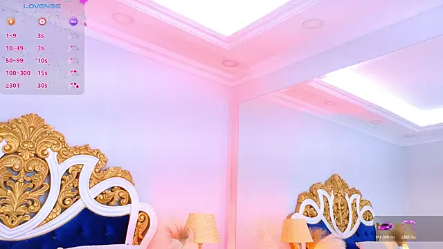 Snapshot of AshleyFerri chatting on October 31, 11:33 am AshleyFerri online show from October 31, 11:33 am