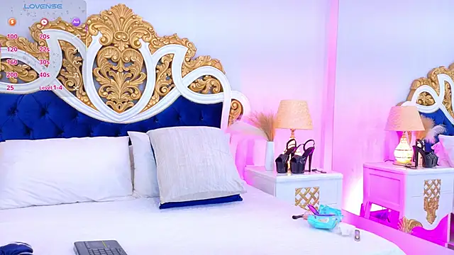 Snapshot of AshleyFerri chatting on November 14, 11:09 am AshleyFerri online show from November 14, 11:09 am