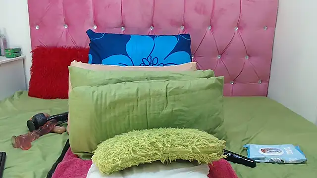 Snapshot of Hotty-boobsxxx chatting on February 17, 4:48 pm Hotty-boobsxxx online show from February 17, 4:48 pm