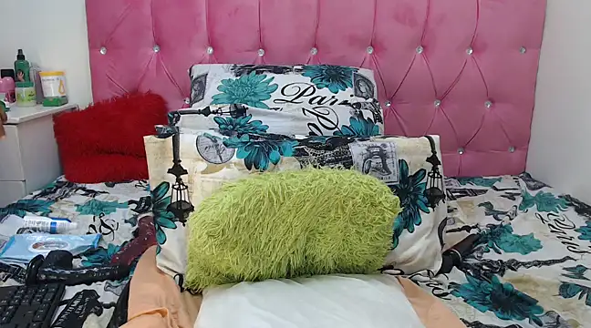 Snapshot of Hotty-boobsxxx chatting on February 19, 2:44 pm Hotty-boobsxxx online show from February 19, 2:44 pm