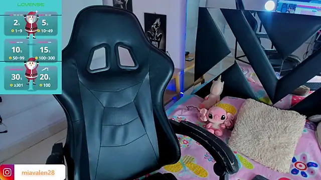 miavalentinaaa online show from January 16, 11:59 pm