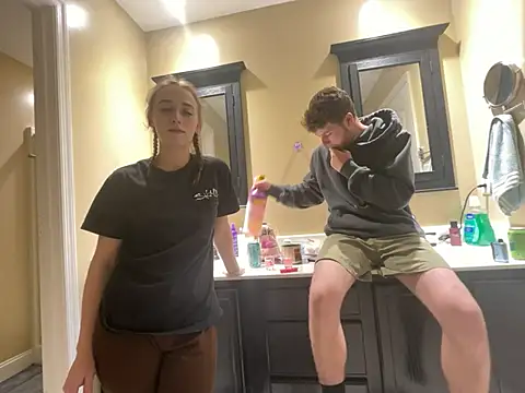 Maxinebabyyy online show from December 18, 2:32 am