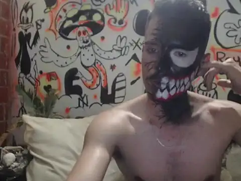 Snapshot of roystonee01 chatting on November 1, 1:40 am roystonee01 online show from November 1, 1:40 am