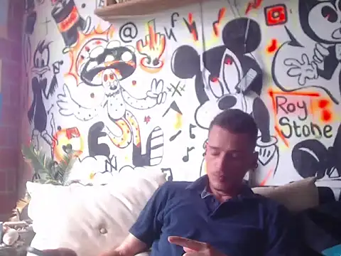 Snapshot of roystonee01 chatting on November 5, 4:40 pm roystonee01 online show from November 5, 4:40 pm