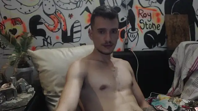 Snapshot of roystonee01 chatting on November 8, 8:47 am roystonee01 online show from November 8, 8:47 am