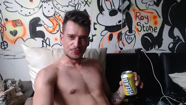 roystonee01 online show from December 17, 11:27 am