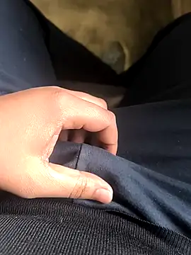 Snapshot of rana9639_1 chatting on January 13, 5:12 am rana9639 1 online show from January 13, 5:12 am