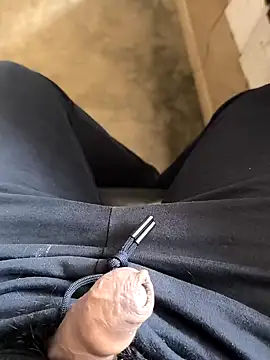 Snapshot of rana9639_1 chatting on February 1, 6:21 am rana9639 1 online show from February 1, 6:21 am