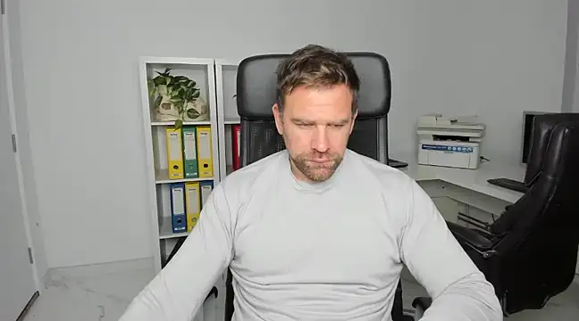 Snapshot of John-E-Dough chatting on December 2, 5:37 am John-E-Dough online show from December 2, 5:37 am