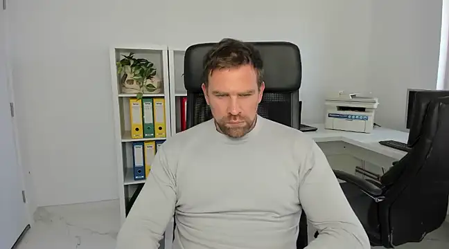 Snapshot of John-E-Dough chatting on December 2, 8:41 am John-E-Dough online show from December 2, 8:41 am