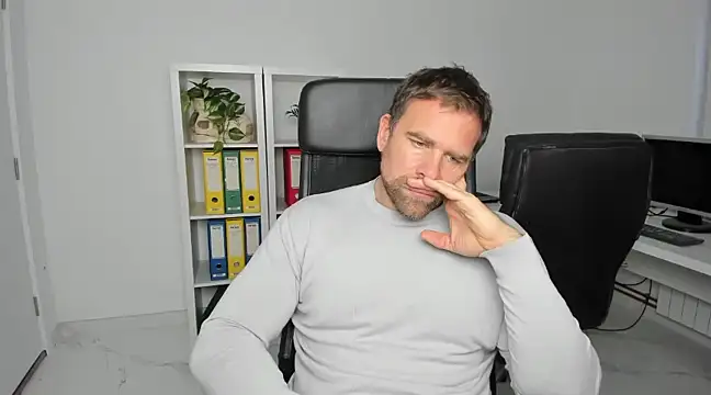 Snapshot of John-E-Dough chatting on December 4, 8:01 am John-E-Dough online show from December 4, 8:01 am