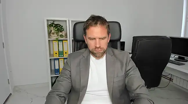 Snapshot of John-E-Dough chatting on December 6, 8:59 am John-E-Dough online show from December 6, 8:59 am