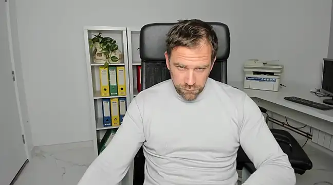 Snapshot of John-E-Dough chatting on December 8, 4:57 am John-E-Dough online show from December 8, 4:57 am