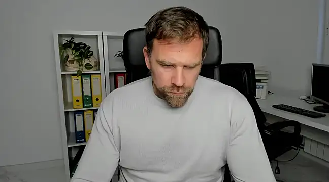 Snapshot of John-E-Dough chatting on December 11, 8:47 am John-E-Dough online show from December 11, 8:47 am