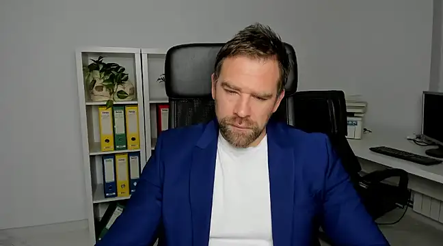 Snapshot of John-E-Dough chatting on December 12, 5:42 am John-E-Dough online show from December 12, 5:42 am