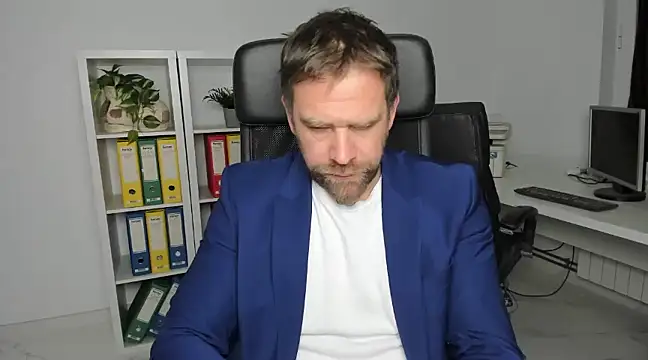 Snapshot of John-E-Dough chatting on December 13, 5:16 am John-E-Dough online show from December 13, 5:16 am