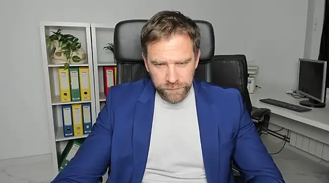 Snapshot of John-E-Dough chatting on December 14, 4:56 am John-E-Dough online show from December 14, 4:56 am