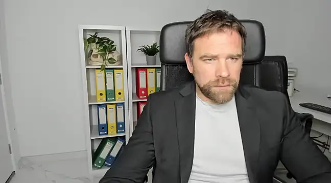 Snapshot of John-E-Dough chatting on December 17, 5:07 am John-E-Dough online show from December 17, 5:07 am