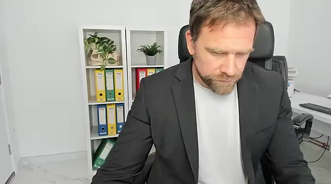 Snapshot of John-E-Dough chatting on December 17, 8:12 am John-E-Dough online show from December 17, 8:12 am