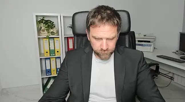 Snapshot of John-E-Dough chatting on December 19, 4:13 am John-E-Dough online show from December 19, 4:13 am