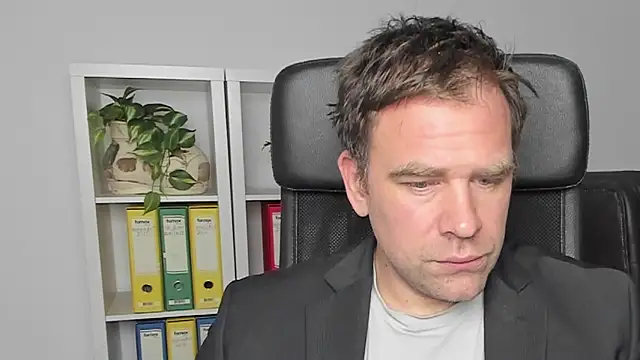 Snapshot of John-E-Dough chatting on December 20, 4:53 am John-E-Dough online show from December 20, 4:53 am