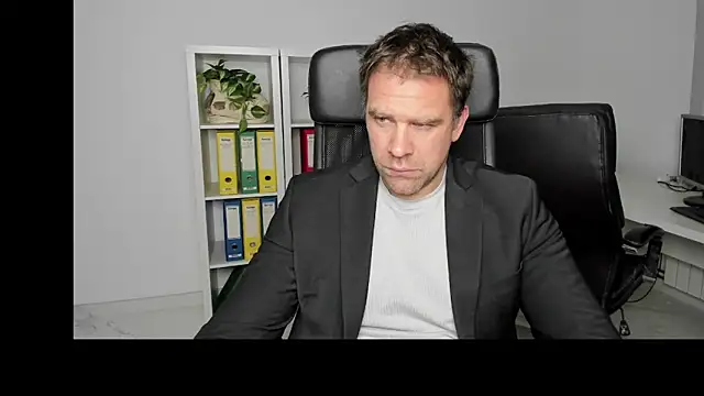 Snapshot of John-E-Dough chatting on December 22, 4:06 am John-E-Dough online show from December 22, 4:06 am