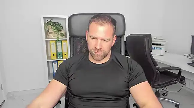 Snapshot of John-E-Dough chatting on January 4, 6:52 am John-E-Dough online show from January 4, 6:52 am