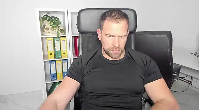 Snapshot of John-E-Dough chatting on January 5, 5:41 am John-E-Dough online show from January 5, 5:41 am